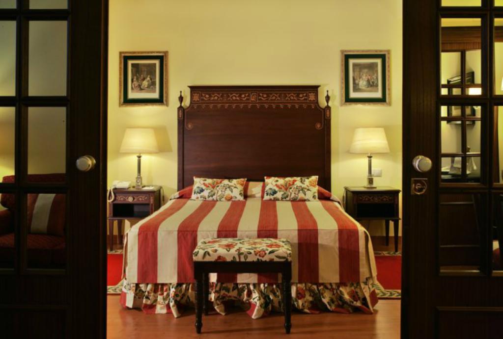 Hotel Avenida Palace Lisbon Bilik gambar A bedroom at the hotel