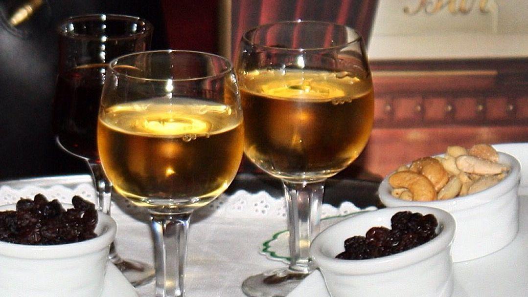 Hotel Avenida Palace Lisbon Luaran gambar Two glasses of sherry