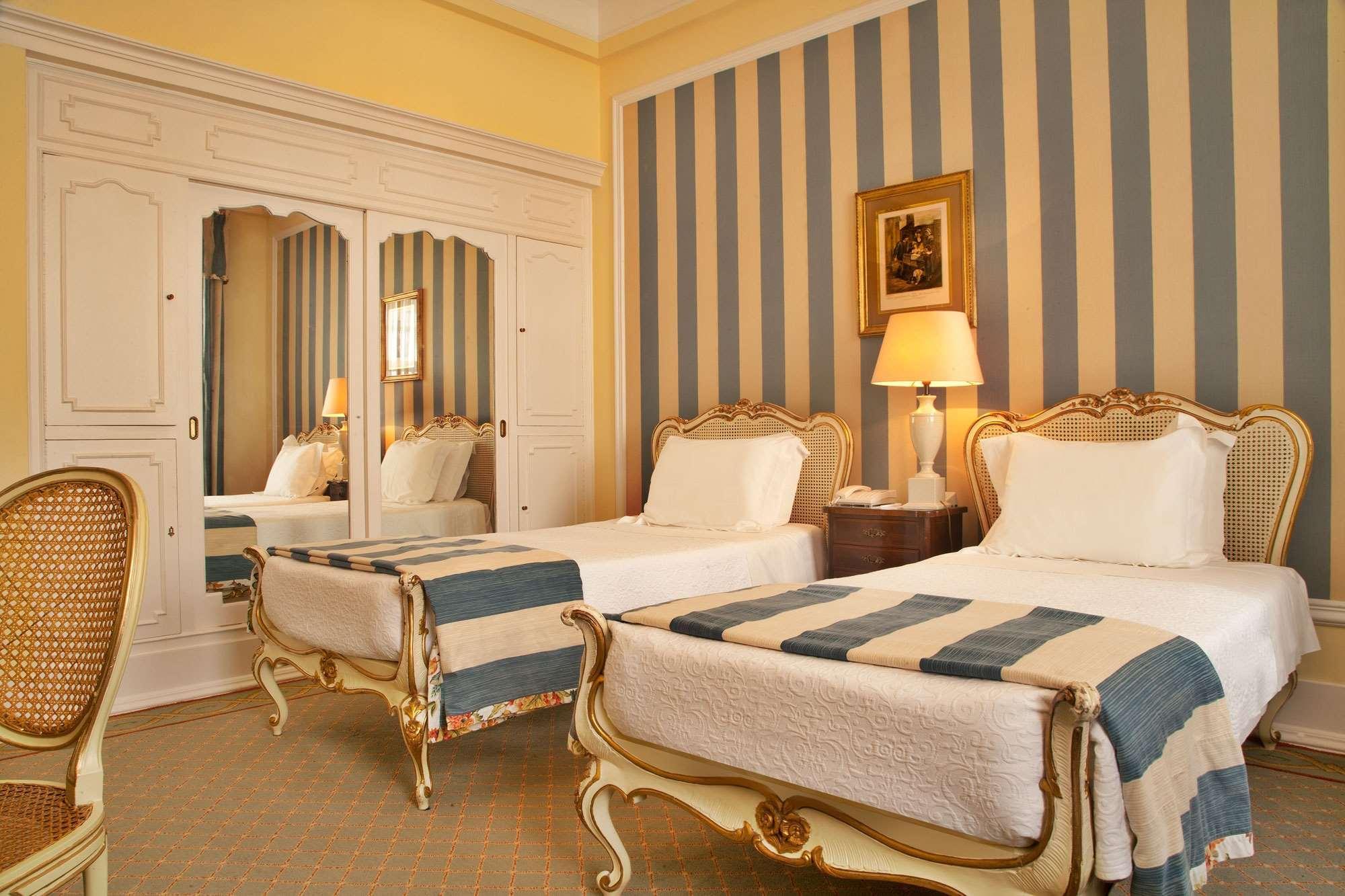 Hotel Avenida Palace Lisbon Luaran gambar A room at the hotel