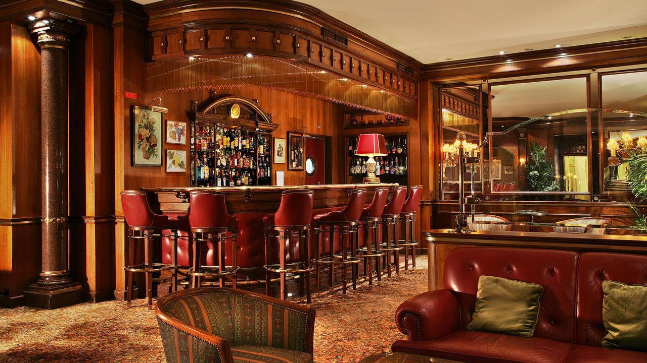 Hotel Avenida Palace Lisbon Luaran gambar The bar at the St. George Hotel