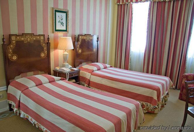 Hotel Avenida Palace Lisbon Bilik gambar A room at the hotel