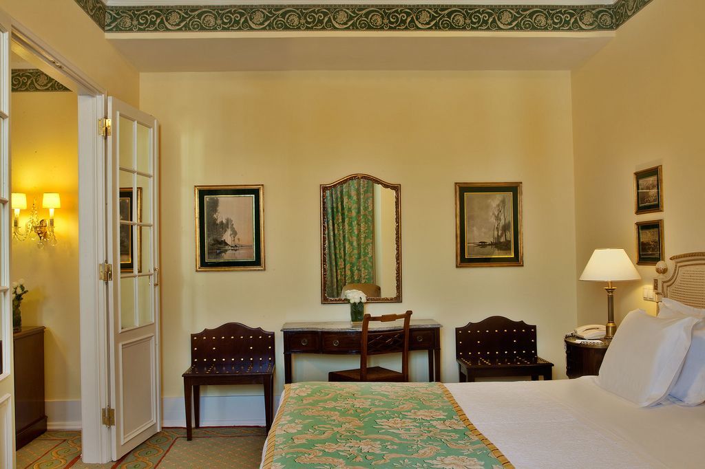Hotel Avenida Palace Lisbon Luaran gambar A room at the hotel