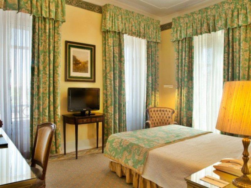 Hotel Avenida Palace Lisbon Luaran gambar A guest room at the Hotel de Ville