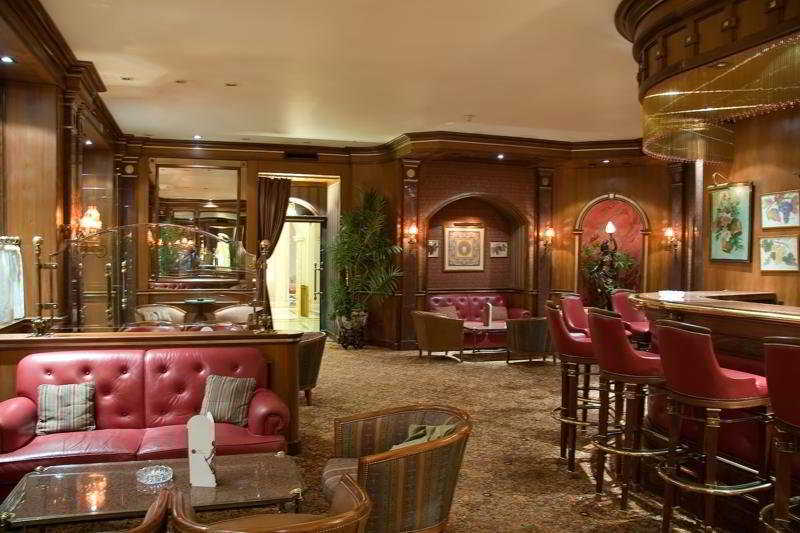 Hotel Avenida Palace Lisbon Luaran gambar The bar at the St. Francis