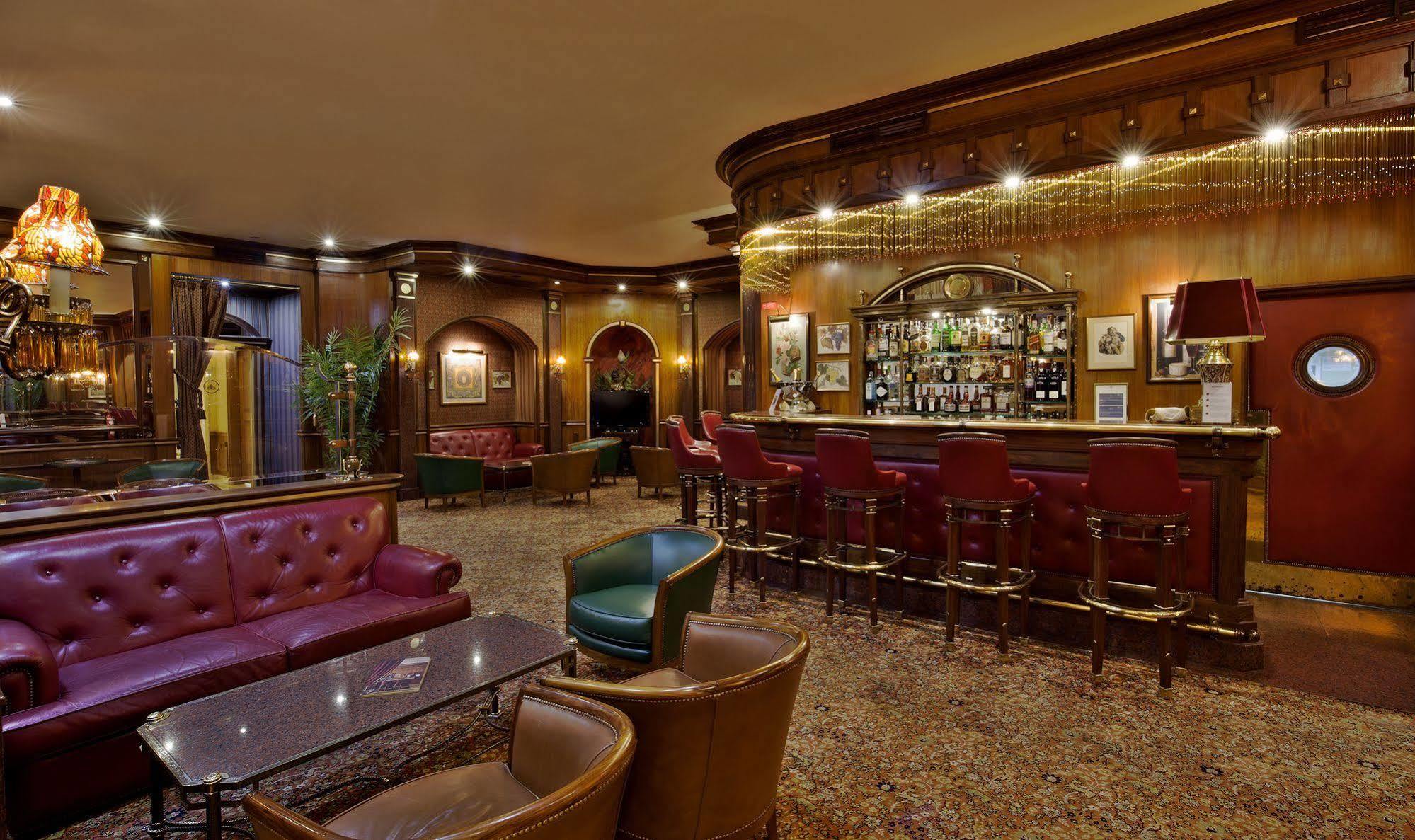 Hotel Avenida Palace Lisbon Luaran gambar The bar at the Savoy