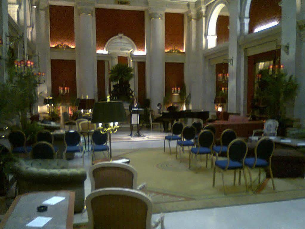 Hotel Avenida Palace Lisbon Luaran gambar The interior of the hotel