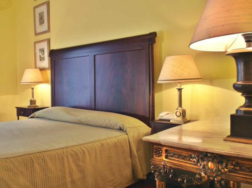 Hotel Avenida Palace Lisbon Bilik gambar A bedroom at the hotel