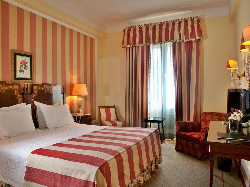 Hotel Avenida Palace Lisbon Luaran gambar A room at the hotel